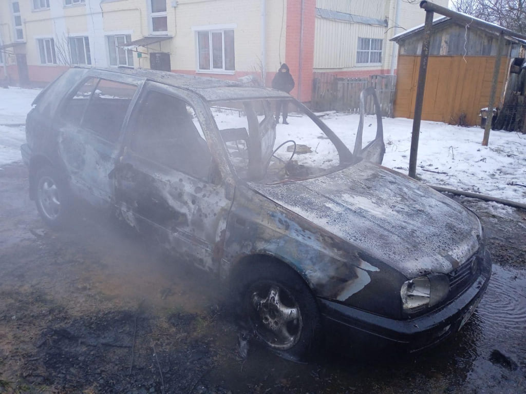 В Хотимске горел автомобиль