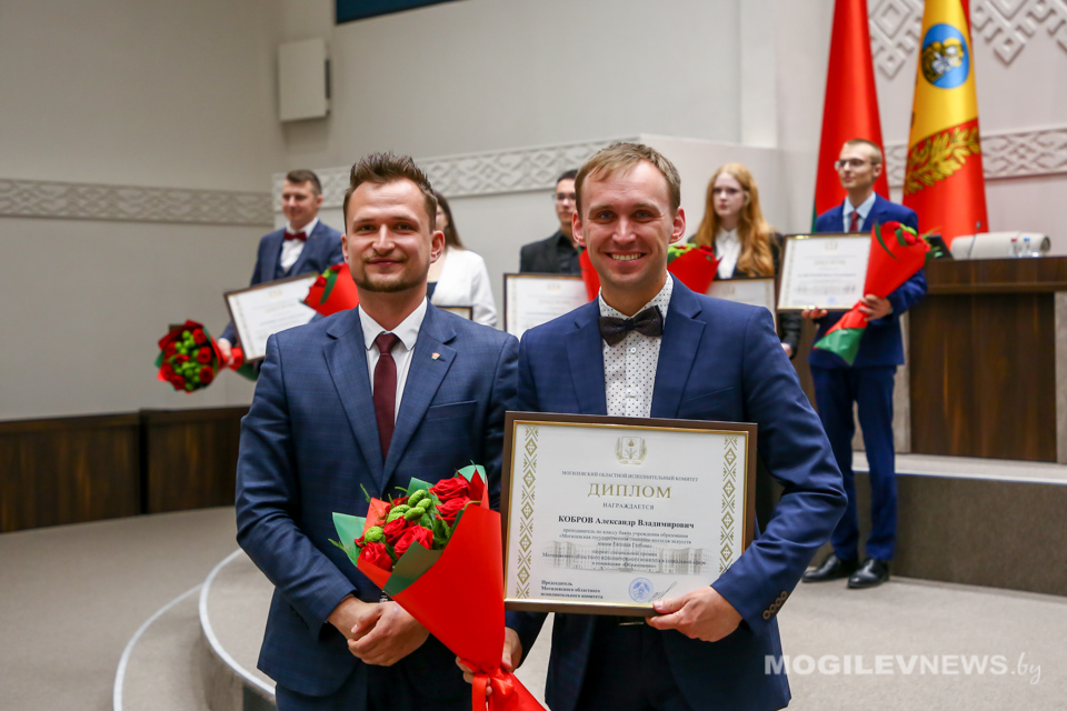 Лучших молодых специалистов наградили в Могилевском облисполкоме. Фото
