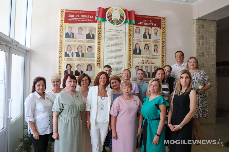 В Главном статистическом управлении Могилевской области открыта Доска Почета. Фото