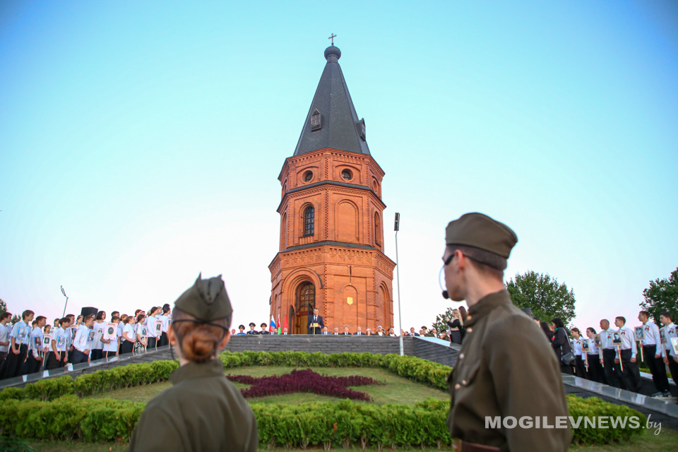 Областная патриотическая акция «Звон скорби» прошла на мемориальном комплексе «Буйничское поле». Фото