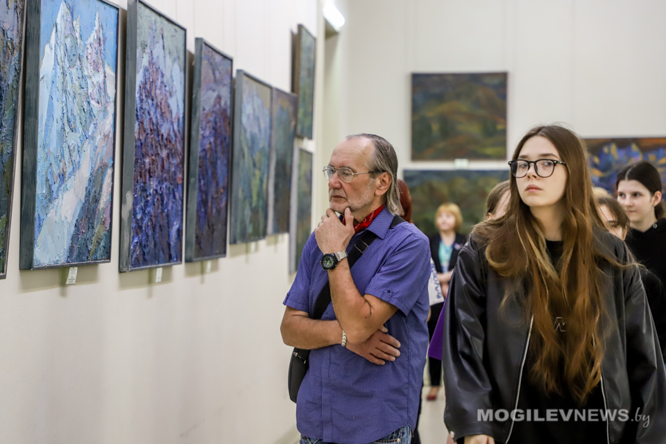 Выставку Александра Рубца «Горы. Кумганы. Гранаты» торжественно открыли в музее имени П.Масленикова. Фото