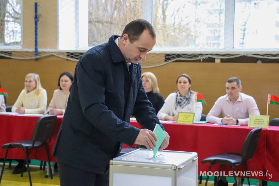 Сергей Савицкий: проголосовал за уверенного кандидата, основываясь на его трудовой биографии и жизненном опыте. Фото