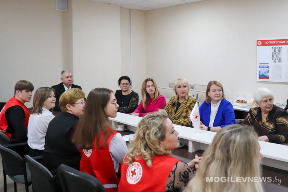 В Могилеве наградили лучших волонтеров Красного Креста. Фото