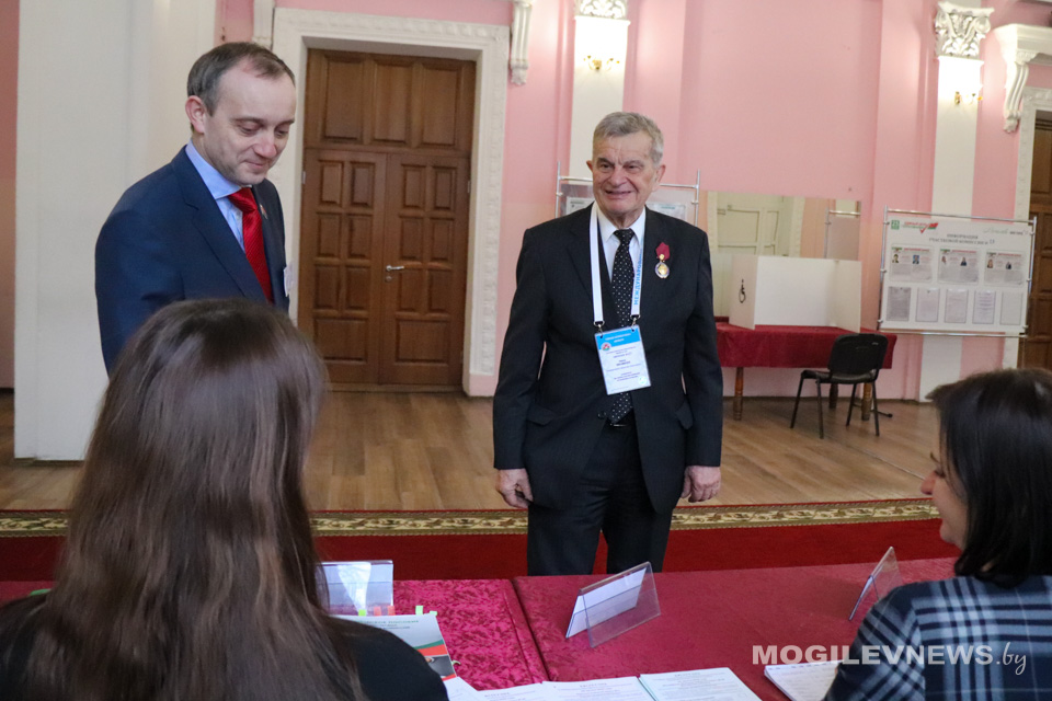 Международные наблюдатели отмечают грамотно выстроенную работу во время голосования. Фото