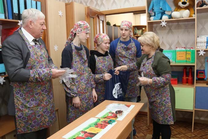«Профсоюзы – детям»: праздничные подарки получили воспитанники мстиславской школы-интерната