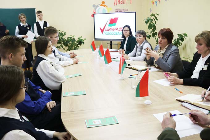 Особенности электоральной кампании обсудили депутаты и школьники на Мстиславщине