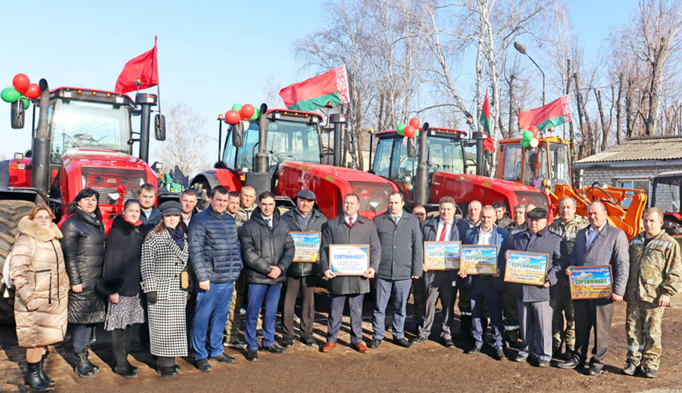 Новая техника поступила в хозяйства Чаусского района