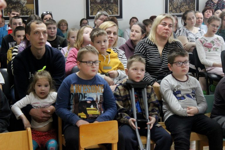 Помощь детскому реабилитационному центру оказали профсоюзы в Могилеве