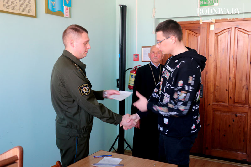 Климовичским призывникам вручили повестки