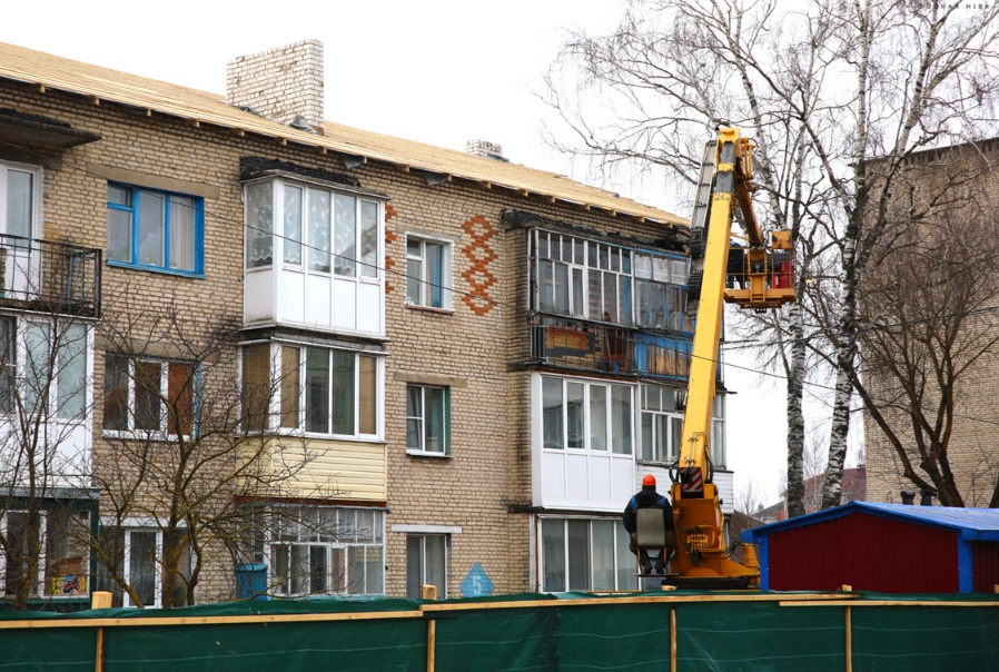 В Климовичах ведется ремонт кровель жилых домов