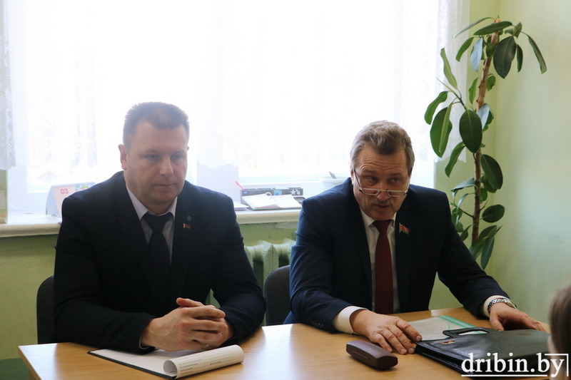Сенатор Валерий Полищук посетил трудовые коллективы Дрибинского района