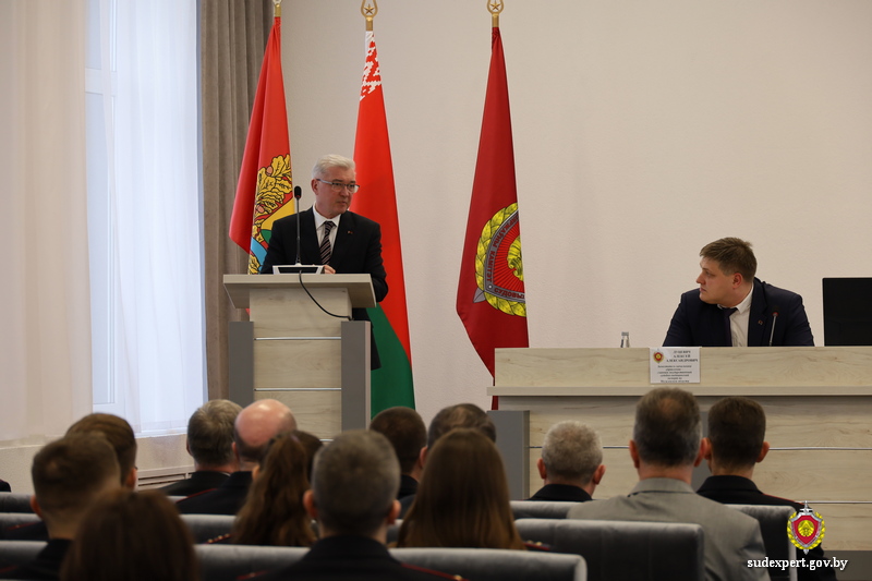 Валерий Малашко выступил перед коллективом судебных экспертов. Тема – избирательная кампания