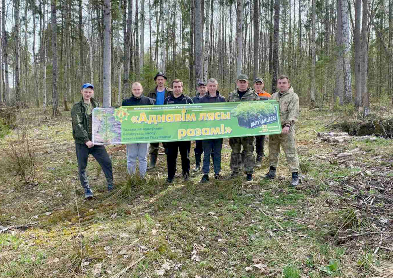 Климовичские милиционеры приняли участие в акции «Аднавім лясы разам!»