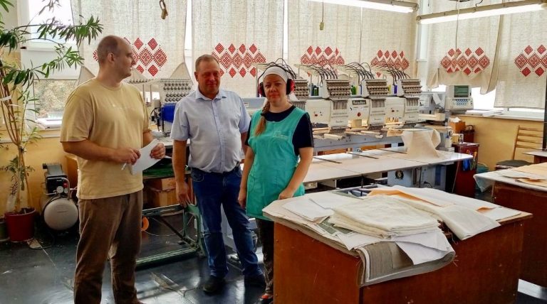 Профсоюзы проверили безопасность на фабрике художественных изделий в Бобруйске