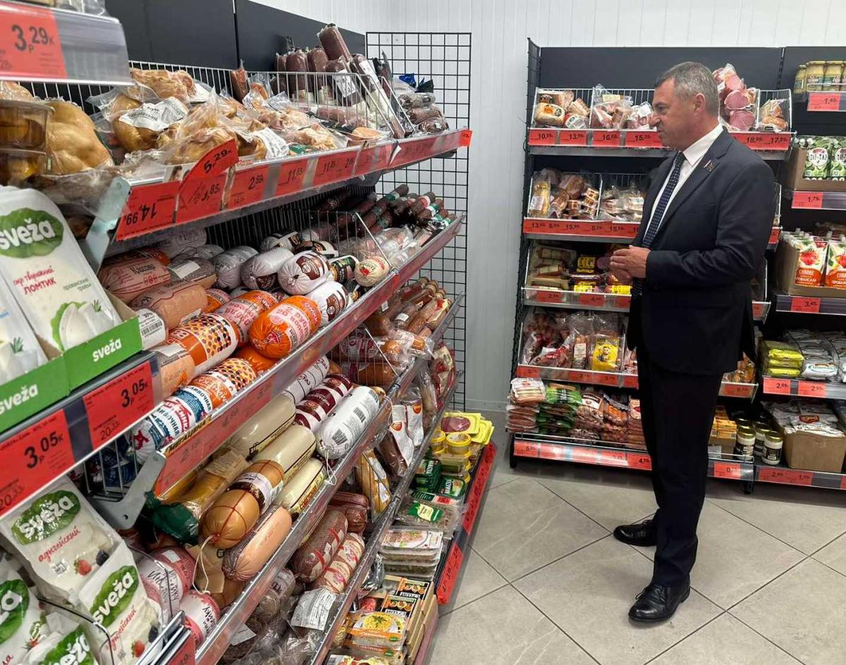Мониторинг цен продолжается. Александр Горошкин проинспектировал магазин «Маяк» в Белыничах