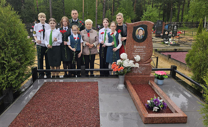 Представители школьного лесничества и руководства Осиповичского лесхоза посетили могилу заслуженного лесовода БССР