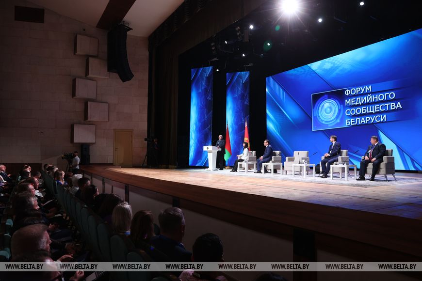 Лукашенко: белорусские журналисты в нынешней реальности - бойцы, защитники, стратеги и тактики