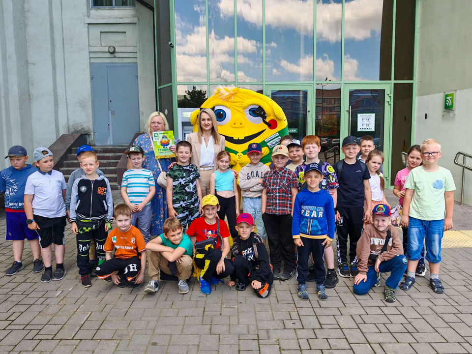 Могилевское областное управление №700 ОАО "АСБ Беларусбанк"  побывали в гостях у воспитанников оздоровительного летнего школьного лагеря «Созвездие».