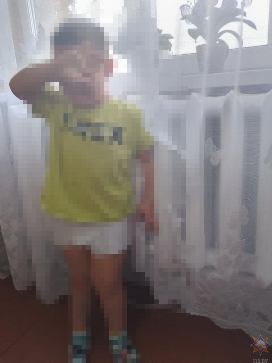 Рука трехлетнего мальчика застряла в радиаторе отопления: на помощь пришли спасатели