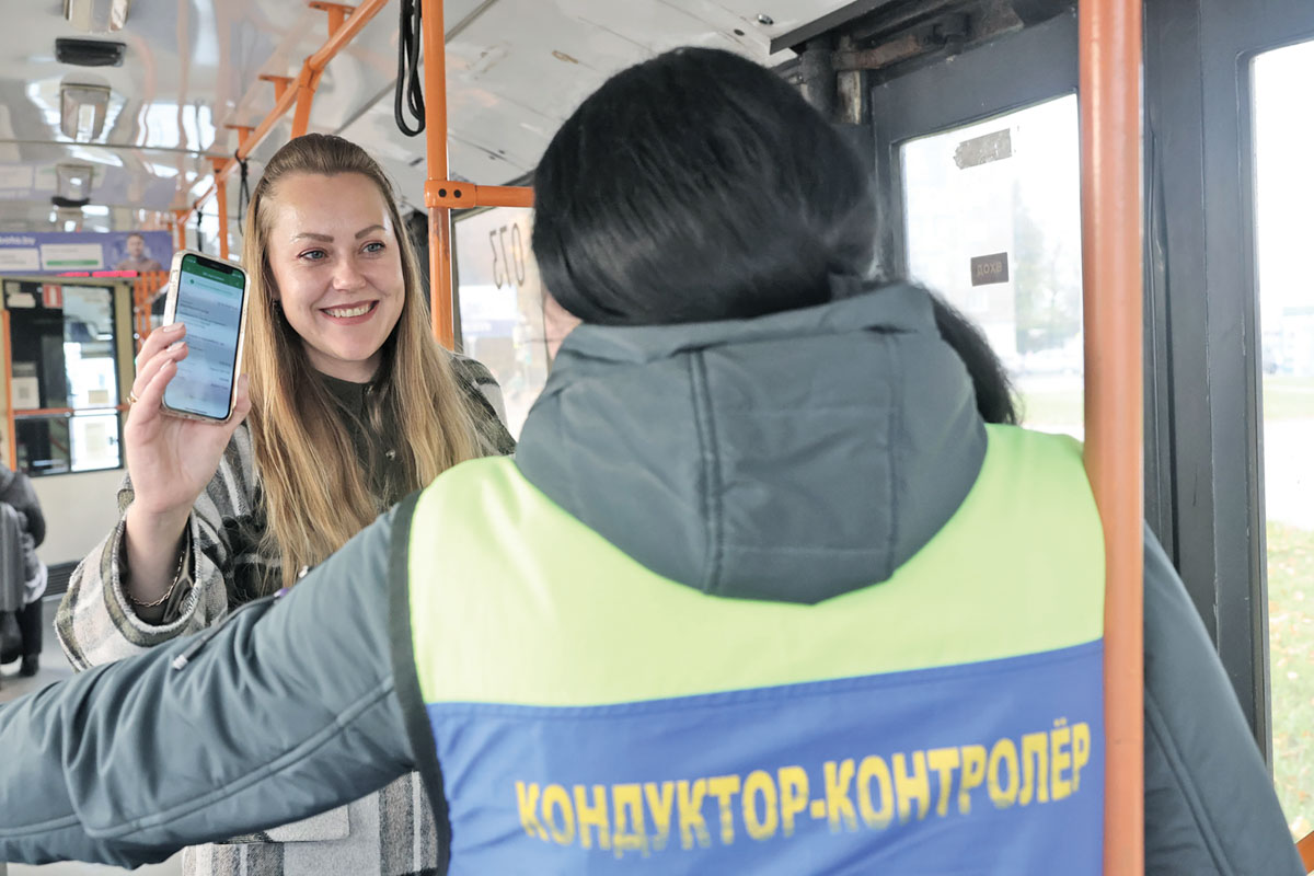 Оплата по QR-коду в общественном транспорте: узнали, как работает удобный сервис от Беларусбанка