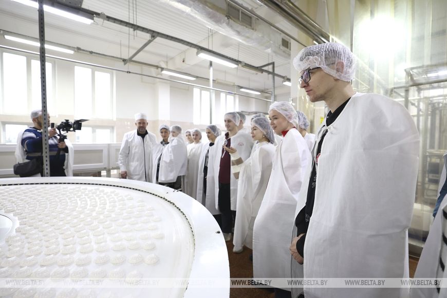 «Белорусские сладости — это бренд». Участники «Марафона единства» посетили кондитерскую фабрику в Бобруйске