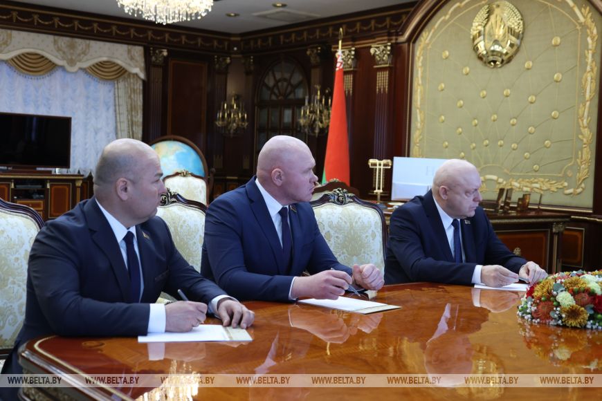 "Легко не будет". На что Лукашенко настраивает новых руководителей местной вертикали