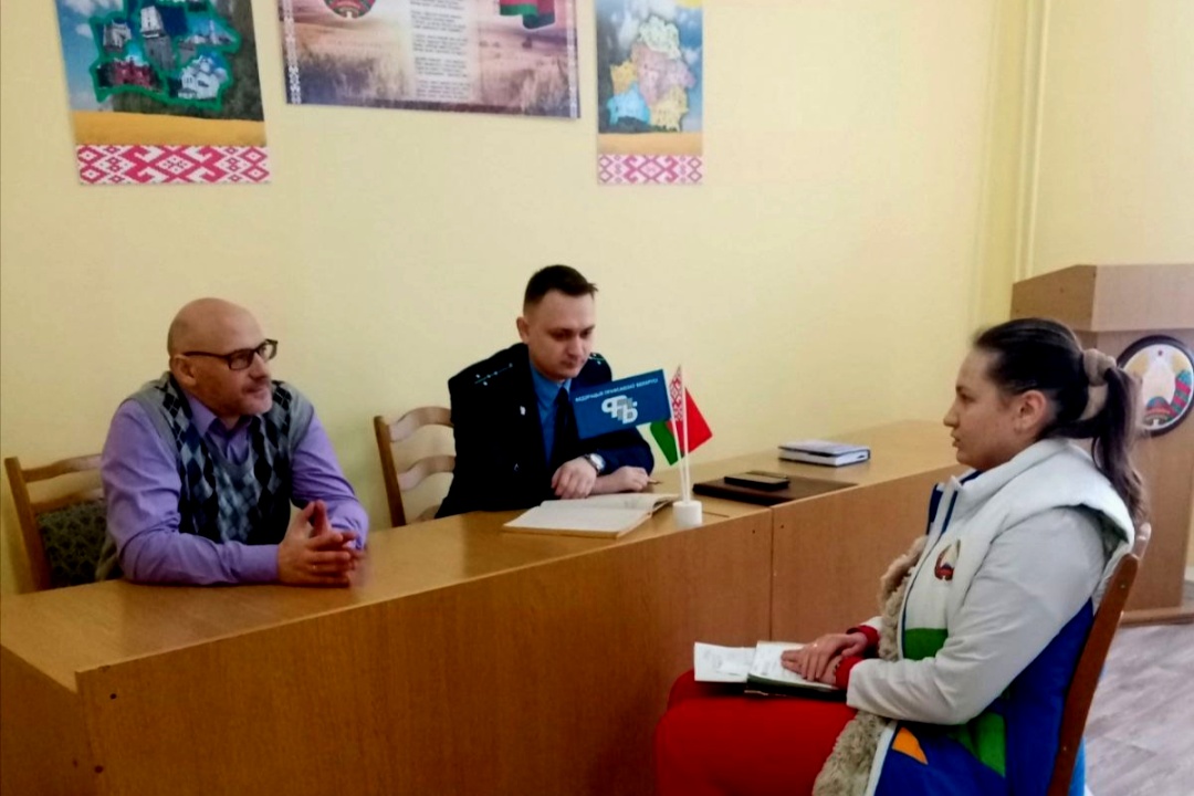 Прием граждан провел главный правовой инспектор труда отраслевого профсоюз а в Краснополье