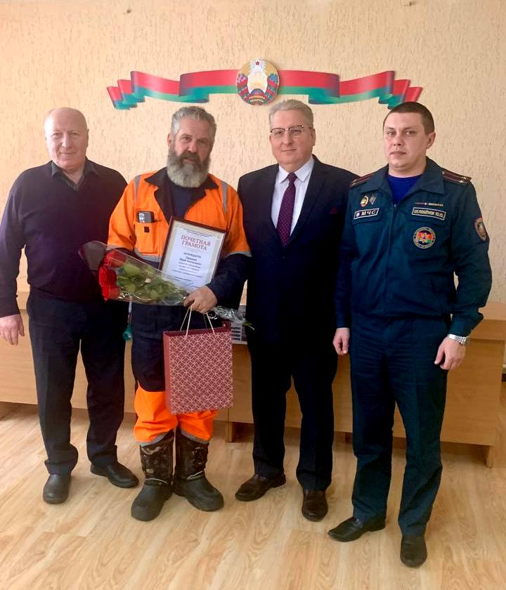 Водитель Могилевского спецавтопредприятия спас тонущего рыбака