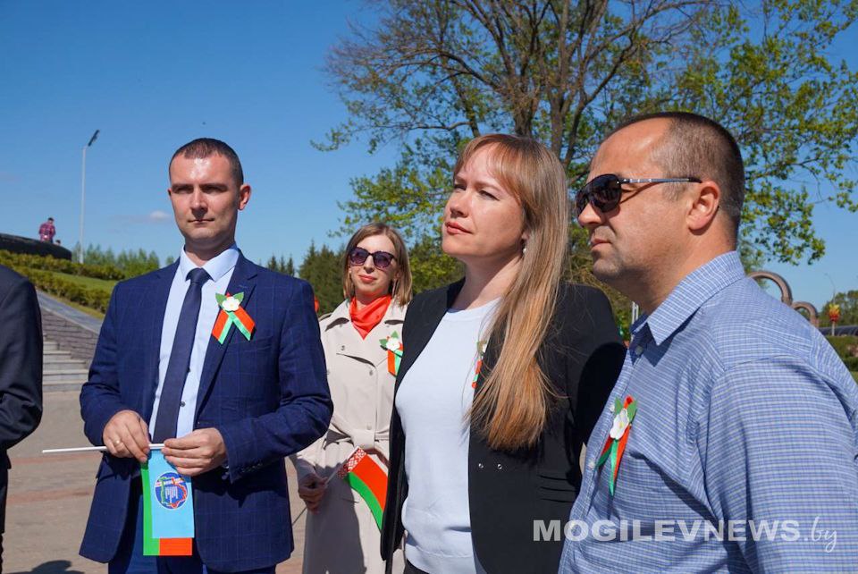 Память и уважение: коллектив Министерства финансов по Могилевской области возложил цветы к Мемориальному комплексу «Буйничское поле»