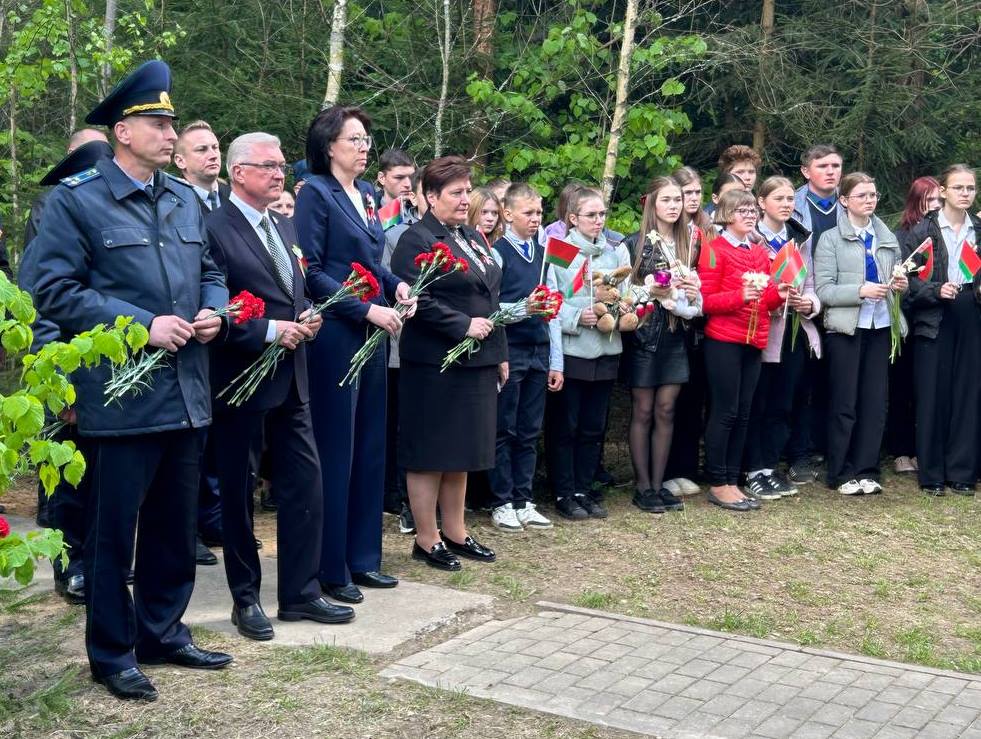 Память погибших мирных жителей в годы Великой Отечественной войны почтили митингом в деревне Малиновка Белыничского района