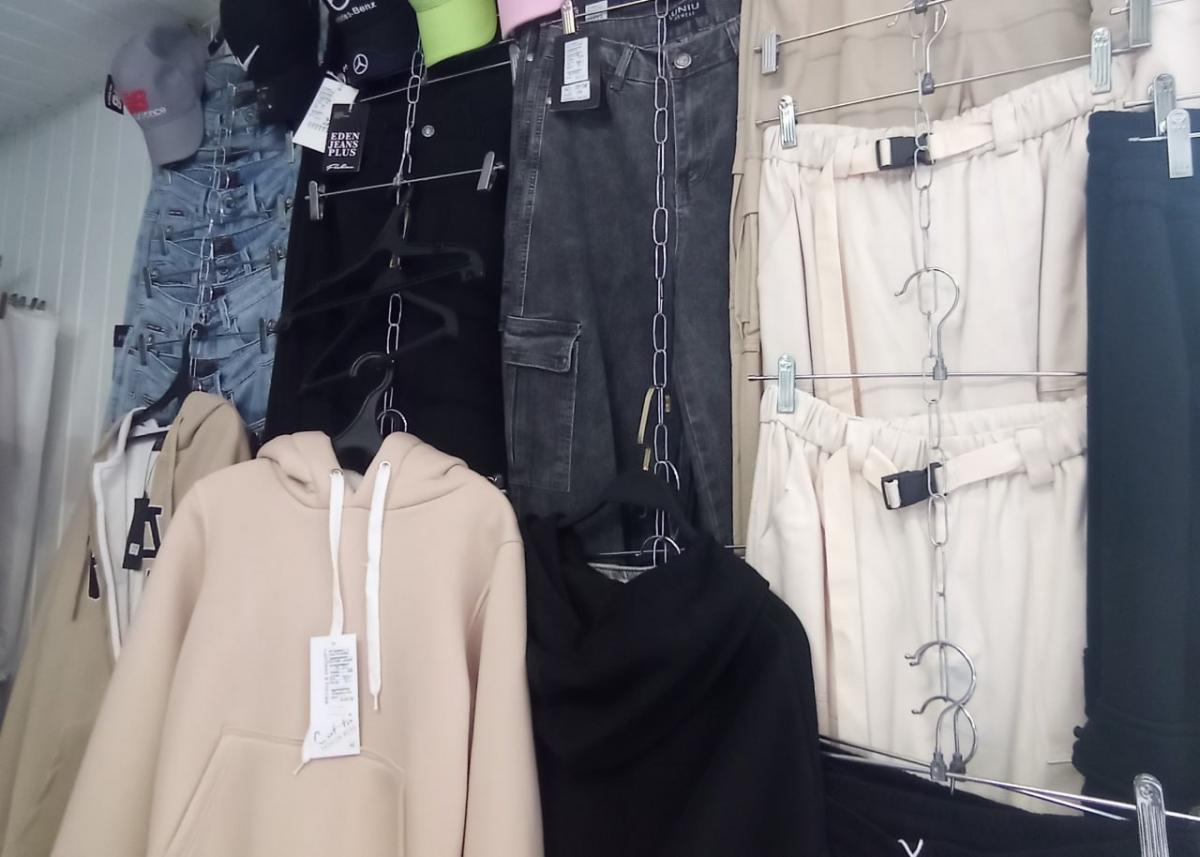 Более 170 наименований одежды без документов и прочие нарушения выявил КГК в торговых объектах Горецкого района