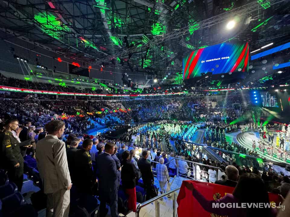 Почти 10 тысяч человек стали участниками грандиозного республиканского патриотического форума «Если мы едины!». Фото
