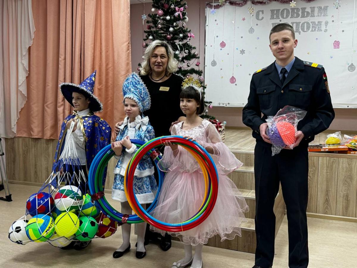 Сотрудники Департамента охраны с подарками побывали в могилевской специальной школе №2