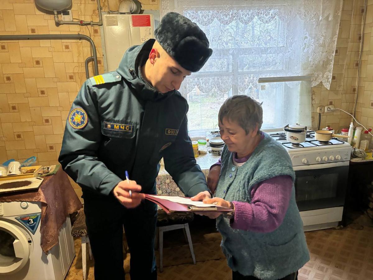Работники МЧС провели рейд по жилому сектору в Могилевском районе