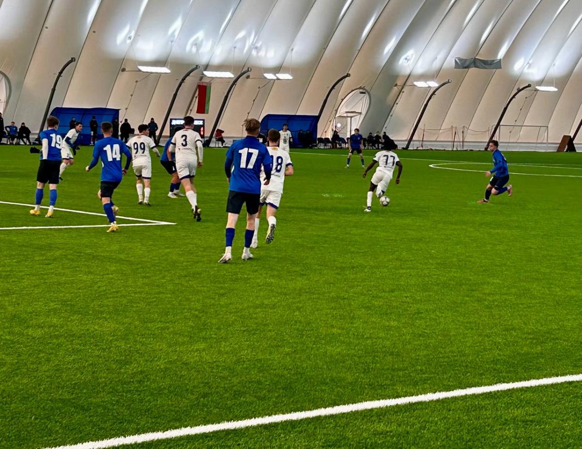 Первый товарищеский матч в новом году провел ФК "Днепр" в могилевском футбольном манеже