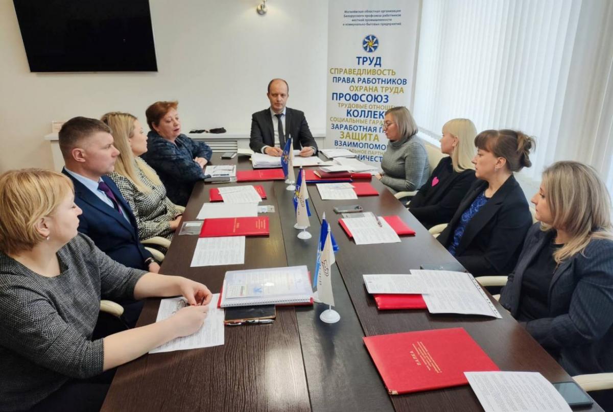 Более чем на 15%  сокращено количество работников, занятых на рабочих местах с вредными и опасными условиями труда, в 2023 году