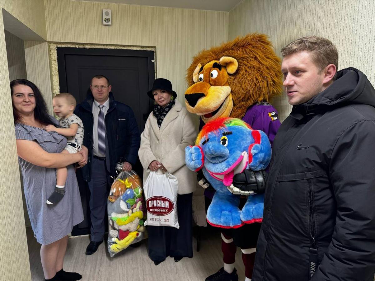 Акция «Корзина добра»: пять семей из Могилева получили сладкие подарки