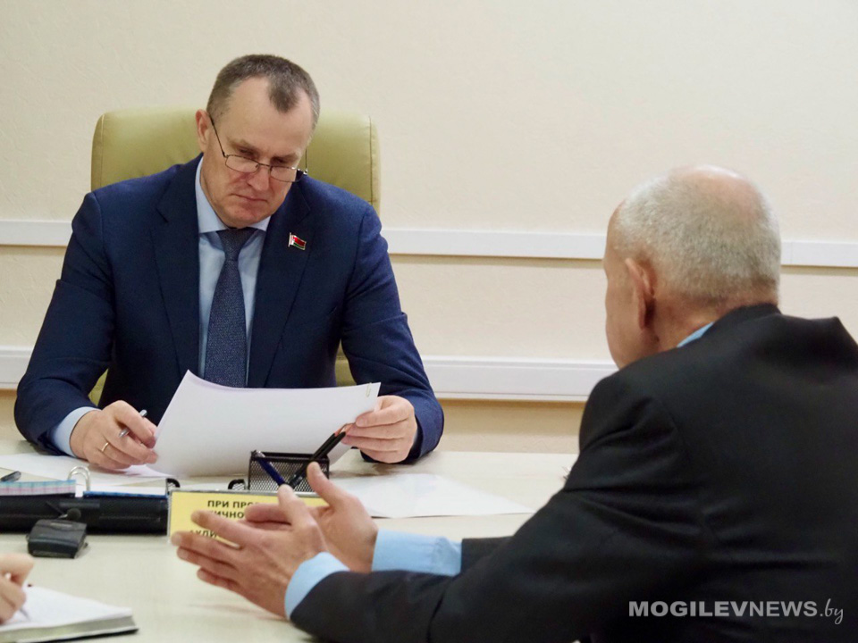 Анатолий Исаченко провел личный прием. Какие проблемы волновали заявителей
