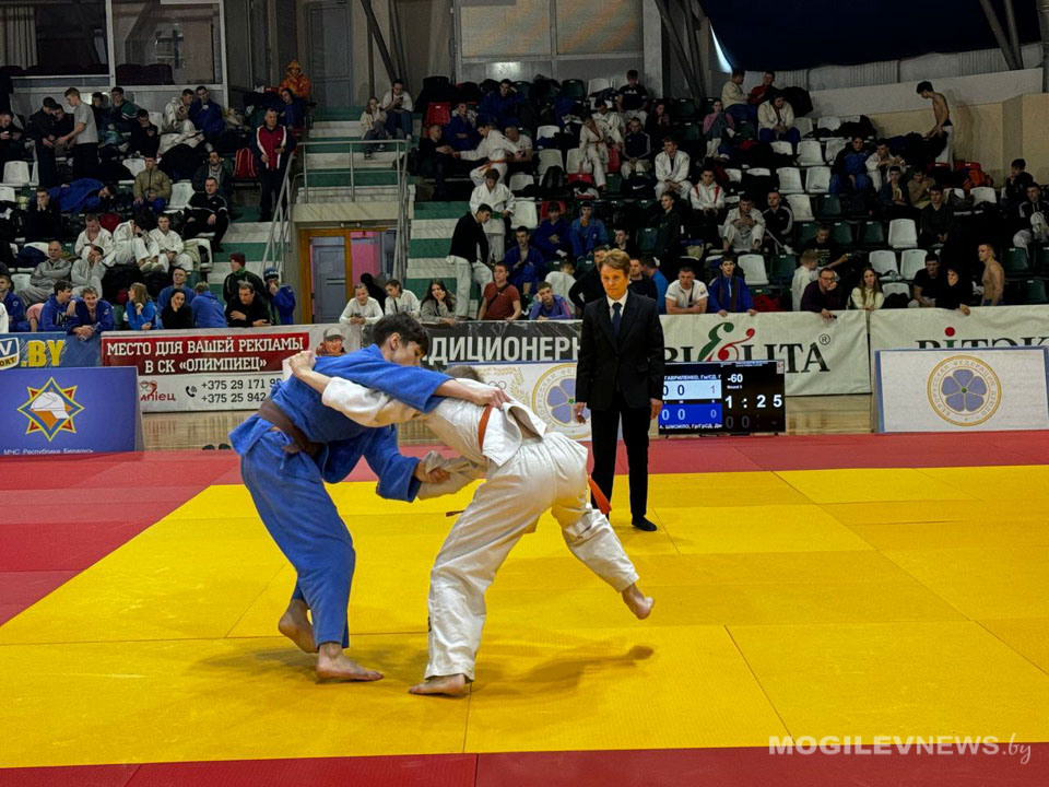 Более 300 юношей и девушек состязаются в молодежных соревнованиях по дзюдо в Могилеве