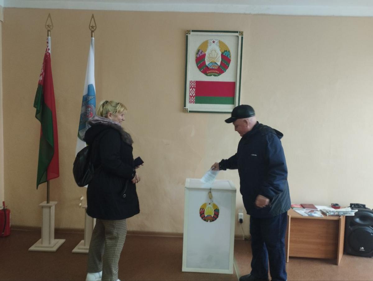 В  последний день досрочного голосования на участках —  многолюдно