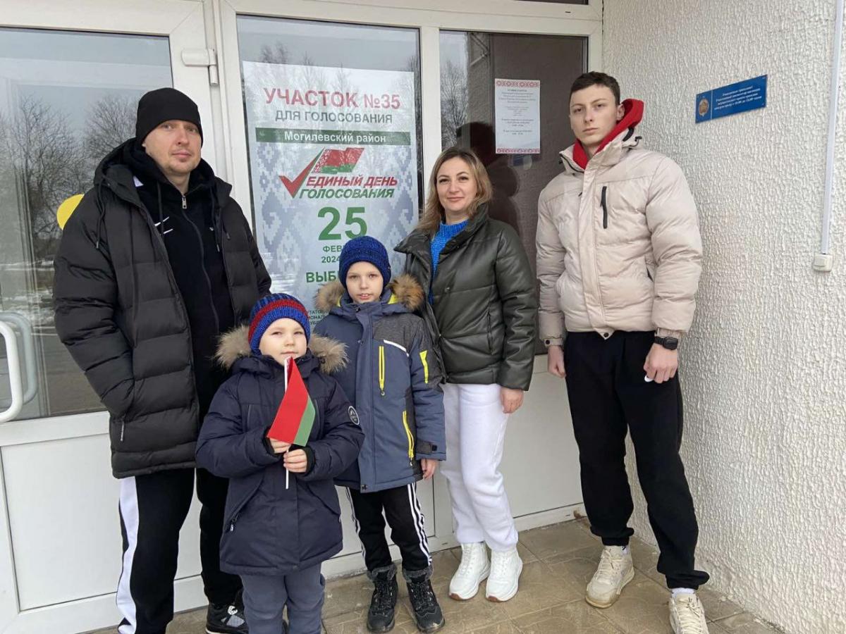 Многодетные супруги Ящено:  " Хочется, чтобы в  Беларуси всегда был мир!"