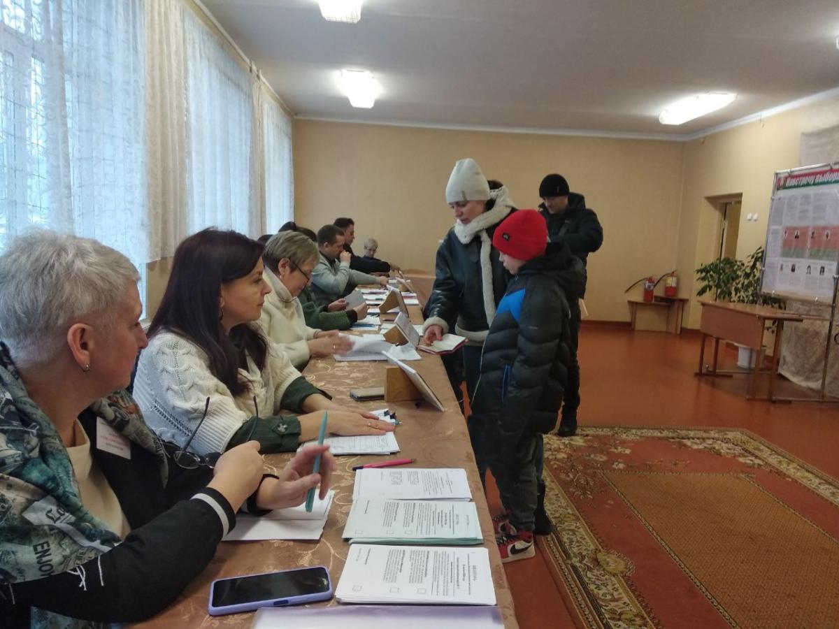 Горецкие избиратели голосуют за мир и стабильность в любимой Беларуси