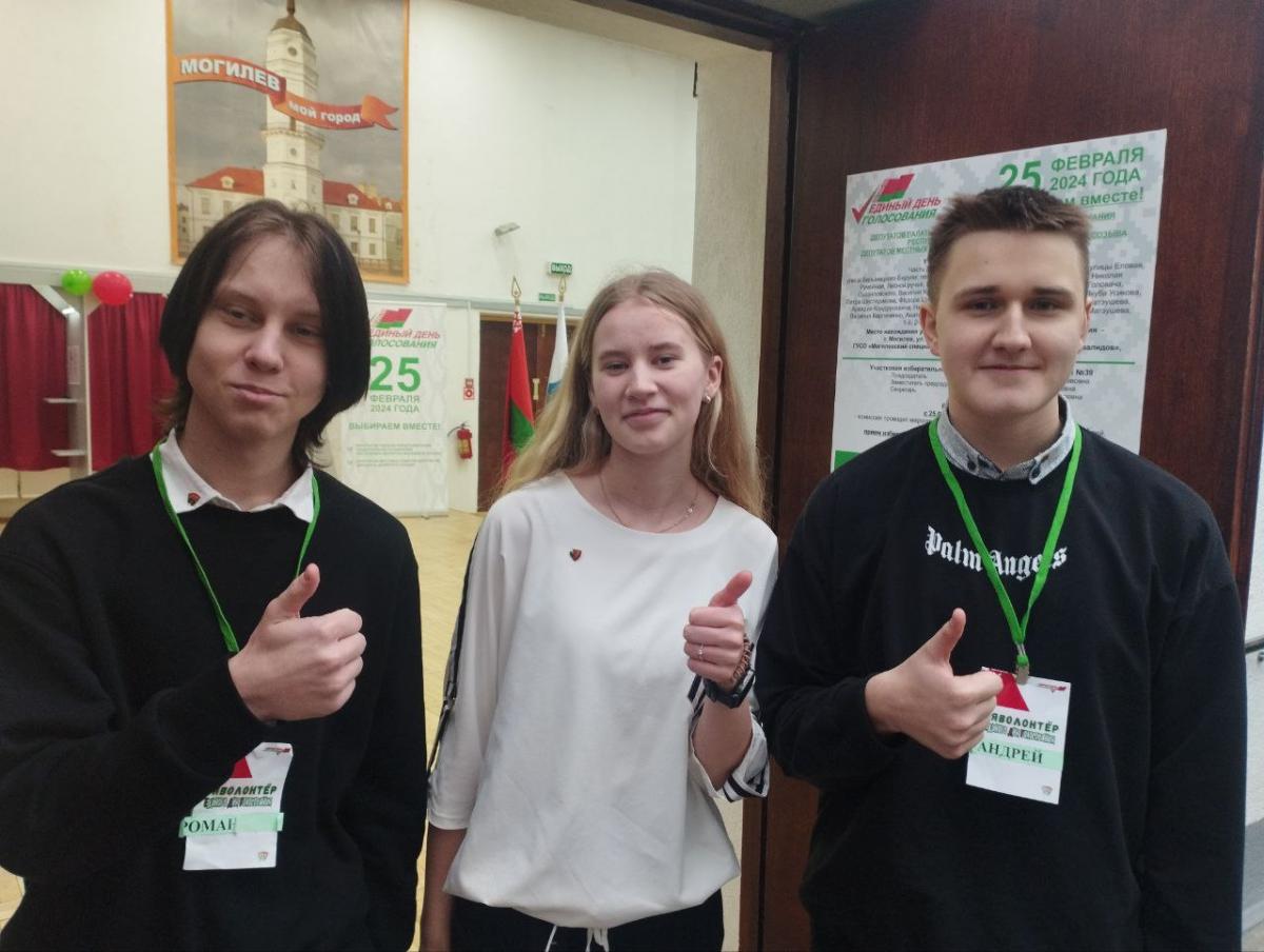 На избирательных участках работают волонтерами члены БРСМ