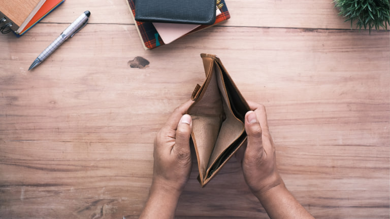 Нарушения сроков выплаты зарплат в 12 организациях области выявили профсоюзы в 2023 году