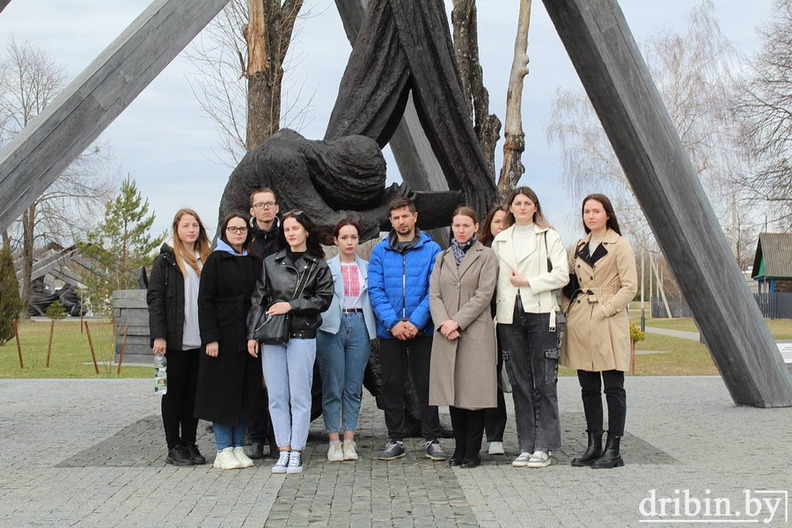 Молодые специалисты Дрибинского района посетили мемориальный комплекс в деревне Борки