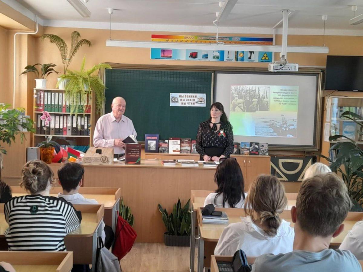 Литературно-поэтическая композиция «Поклон земной на пьедесталы вставшим» прошла в Быхове