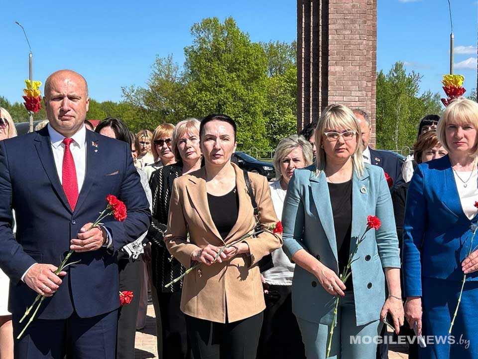 Ирина Петрусевич возложила цветы на Буйничском поле