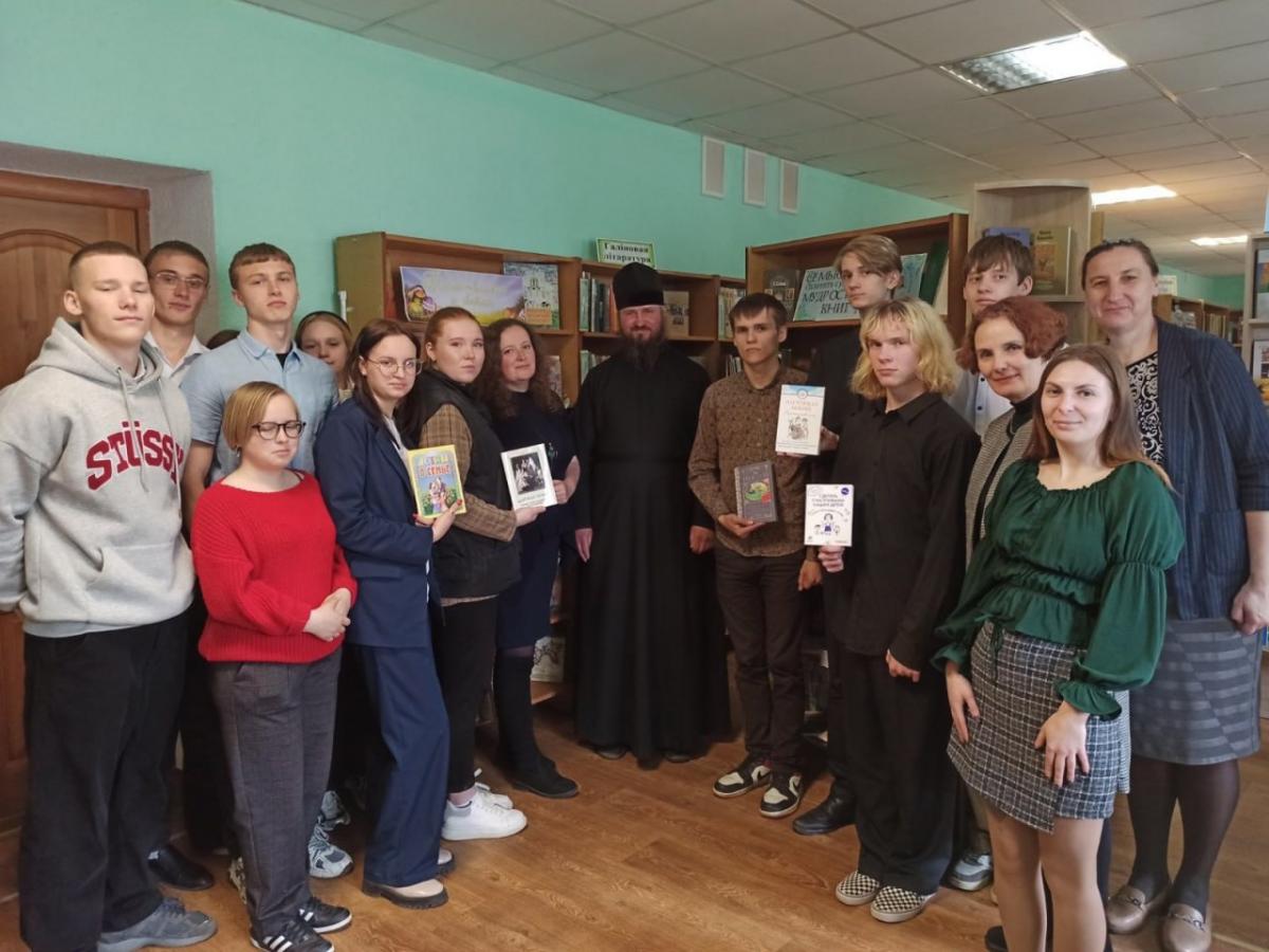 Тематический час «Во имя жизни и любви», посвящённый Международному дню семьи, прошел в Горках