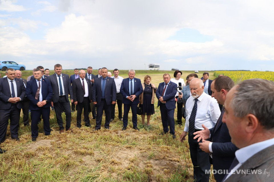 Областной семинар по заготовке травяных кормов в сельскохозяйственных организациях Могилевской области проходит в Кировском районе