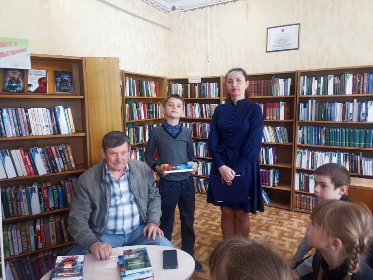 Литературная встреча с кандидатом в члены  Союза писателей Беларуси,   фантастом Сергеем Даниловым прошла в Быхове